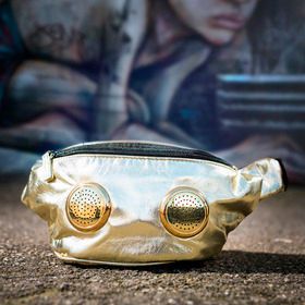 www.radbag.de bietet für 26,95 Euro die Fydelity-Gürteltasche mit Lautsprechern an. Perfekt für den Strand! (www.radbag.de)