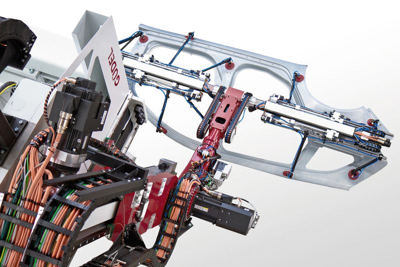 Robo Speed: Einarm-Transfergerät der zweiten Generation, deren Modelle sich durch Ausbringungsleistung, Pressenmittenabstand sowie maximaler Nutzlast unterscheiden. (Güdel)