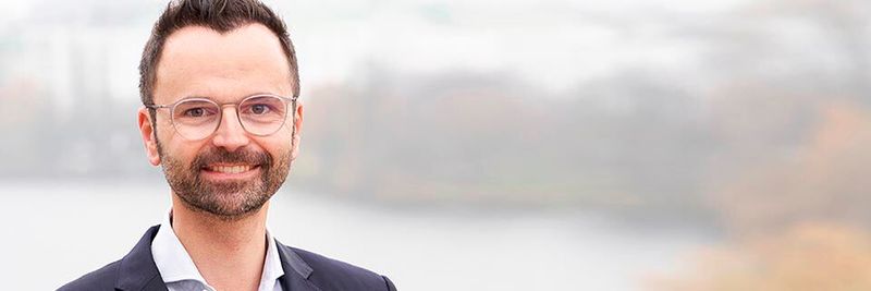 Hendrik Reese ist Partner und Experte für Trust in AI bei PwC Deutschland sowie Mitgründer von CertifAI. Hendrik Reese ist Partner und Experte für Trust in AI bei PwC Deutschland sowie Mitgründer von CertifAI.