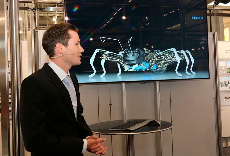 Eines der Hightlights sind die Bionic Ants, bei denen die Ingenieure von Festo das kooperative Verhalten der Tiere in die Welt der Technik übertragen haben. (Anne Richter, SMM)
