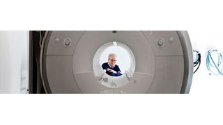 Dass Untersuchungen im Magnetresonanztomografen heute vergleichsweise schnell vonstattengehen, ist Jens Frahm und seinem Team zu verdanken. (Frank Vinken / Max-Planck-Gesellschaft)