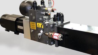 Bei der neuen Linearachse sind Servomotor, Pumpe und Antriebszylinder in einer kompakten und autarken Einheit zusammengefasst. (Bild: Voith Turbo H + L Hydraulic)