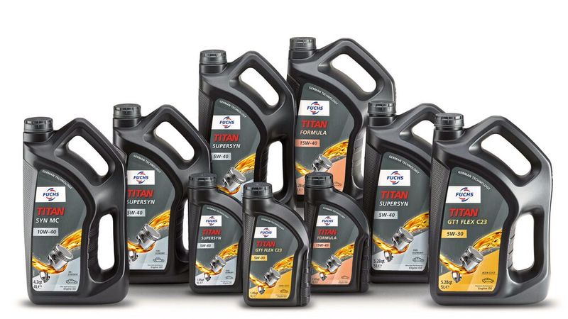 Fuchs hat die Verpackungen seiner Ein-, Vier- und Fünf-Liter-Ölgebinde umfassend überarbeitet. Sie bieten nicht nur Nutzern diverse Vorteile, auch die Umwelt profitiert unter anderem durch den Einsatz von 30 Prozent recyceltem Kunststoff.(Bild:  Fuchs)