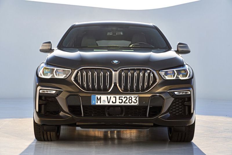 Auch beim X6 werden die Nieren immer größer. (BMW)