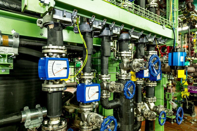 View of the optimized heat transfer medium supply of the vertical mixing dryer. (Saltigo GmbH)