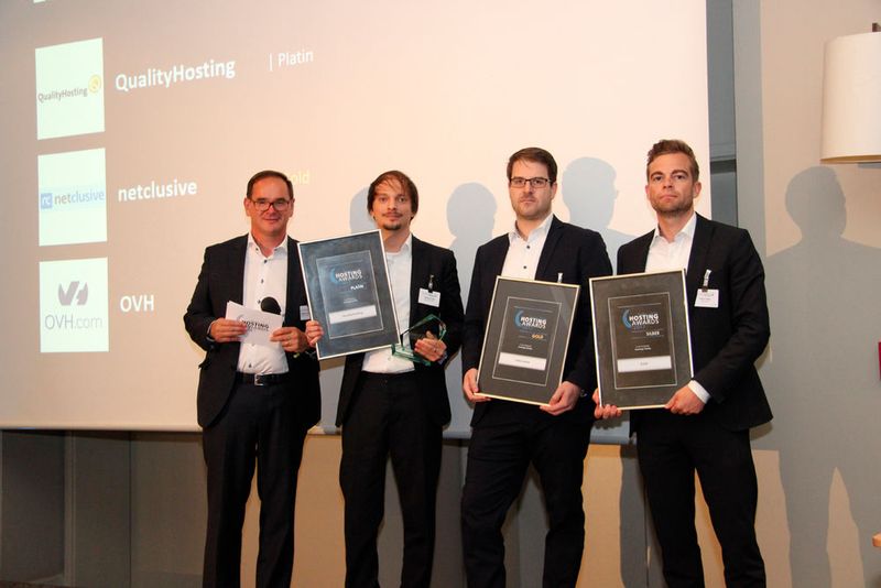 Die Gewinner der Kategorie „Exchange Hosting“: QualityHosting (Christian Heit), netclusive (Cliff Simon) und OVH (Peter Höhn). (Bild: Vogel IT-Akademie)