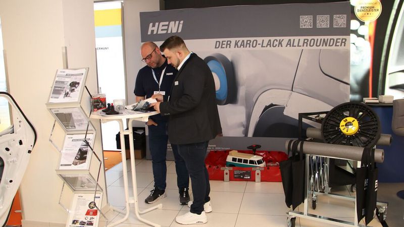 Werkstattausrüstung und vielerlei Maschinen für den K+L-Betrieb hatte HENI mit nach Koblenz gebracht. (Bild: Klasing)