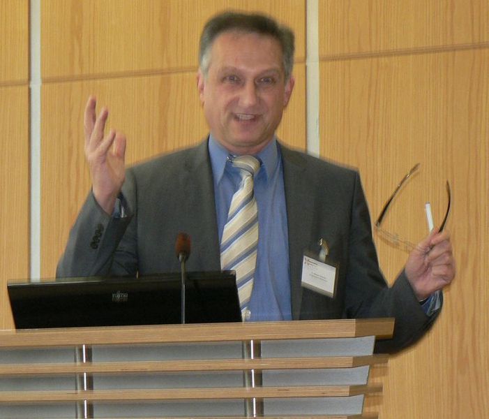 Begrüßte die Teilnehmer des 14. Kooperationsforums und führte durch die Veranstaltung: Dr.-Ing. Robert Schmidt, Leiter Geschäftsbereich Innovation, Umwelt, IHK Nürnberg für Mittelfranken. (Archiv: Vogel Business Media)