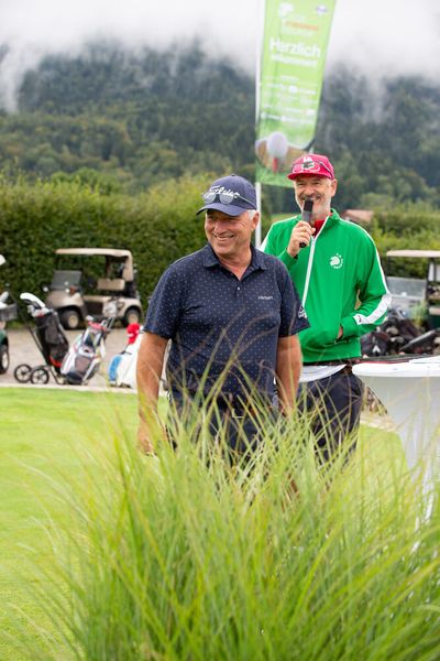Golfclub-Präsident Herbert Fritzenwenger und Moderator Fleischi Fleischmann stehen auch schon in den Startlöchern. (Bild: Hans Breitenfellner)