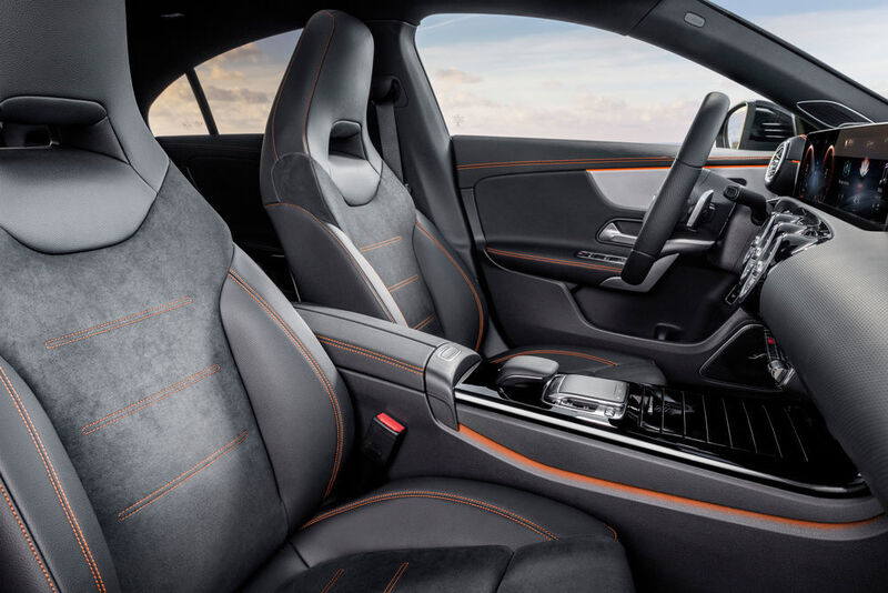 Das Interieur präsentiert sich im Vergleich zum Vorgänger deutlich modernisiert.  (Daimler)