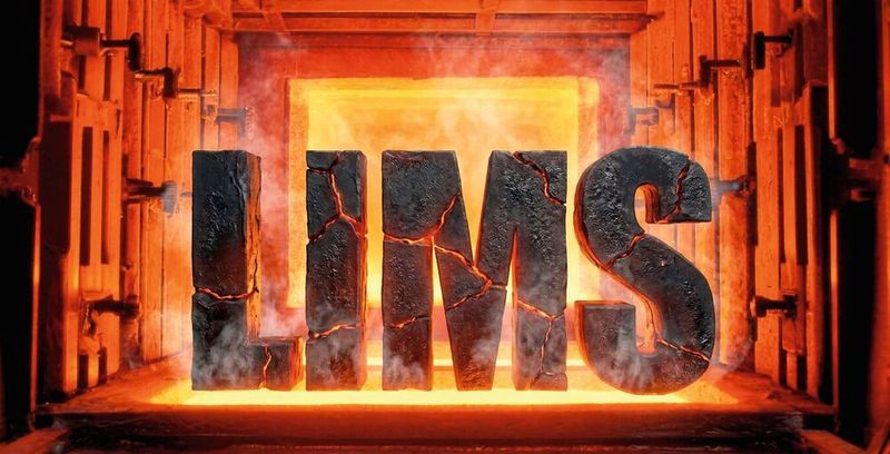 Abb.1: Bei Plansee wird zur Herstellung von Refraktärmetallen im Ofen (Bildhintergrund) mit Temperaturen bis 2.000&nbsp;°C gearbeitet. Mit einem neuen LIMS strukturiert das Unternehmen seine Arbeitsschritte effizienter denn je.(Bild:  Plansee (bearbeitet mit KI))