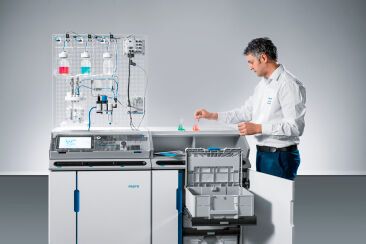 Il "Lernreaktor" presenta un approccio modulare che comprende software e hardware didattici per l'apprendimento delle nozioni tecniche di base della biomeccatronica.(Immagine: Festo SE & Co. KG)