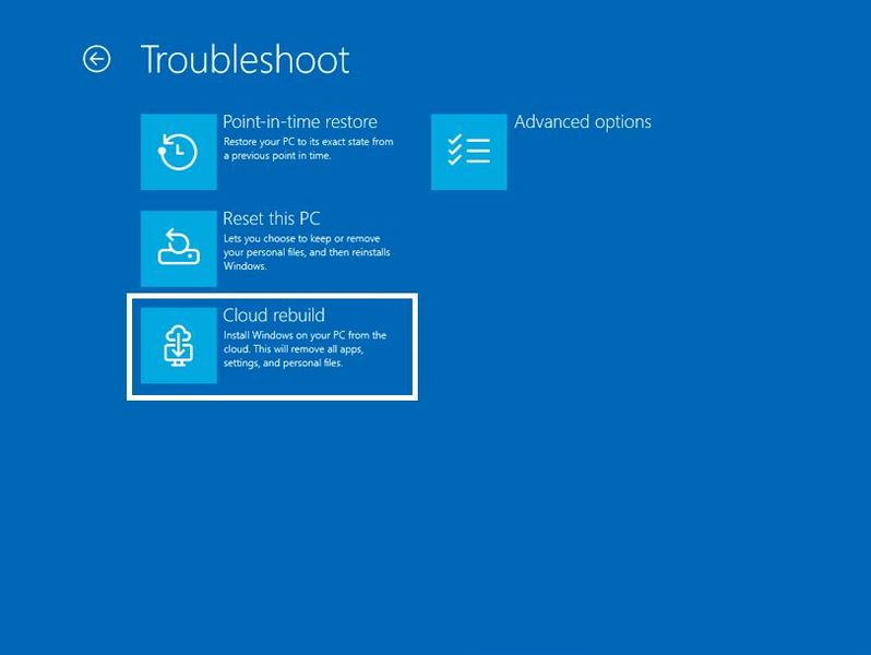 Die Wiederherstellungsumgebung listet unter „Troubleshoot“ neben „Reset this PC“ den neuen Menüpunkt „Cloud rebuild“, der Windows aus der Cloud installiert und dabei Apps, Einstellungen und persönliche Dateien löscht. (Bild: Joos | Microsoft)