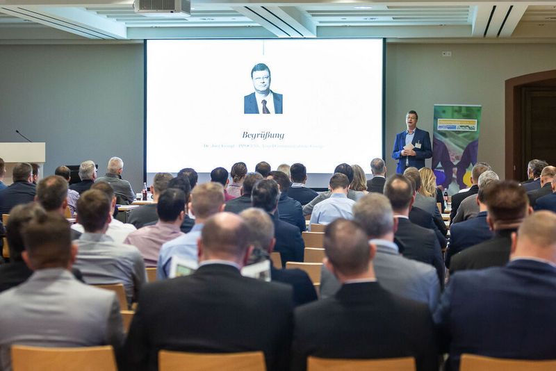 Impressionen der Förderprozessforen 2019: Beim Pumpen- und Schüttgut-Forum diskutieren Experten an zwei Tagen über Probleme bei Förderprozessen. Dabei steht der praxisorientierte Austausch und die gemeinsame Lösungsfindung im Vordergrund des Netzwerktreffens der Pumpen- und Schüttgut-Community. (Stefan Bausewein / PROCESS)