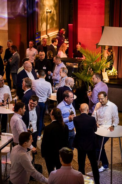 Rund 100 Gäste nehmen an der Smarty teil. (Bild: Stefan Bausewein)