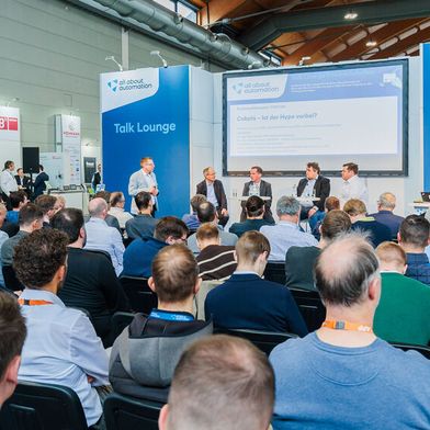 Auf den beiden Talk Lounges, den Vortragsbühnen der all about automation, finden
insgesamt 45 praxisorientierte Vorträge von Ausstellern und Experten statt.  (Bild: Easyfairs)