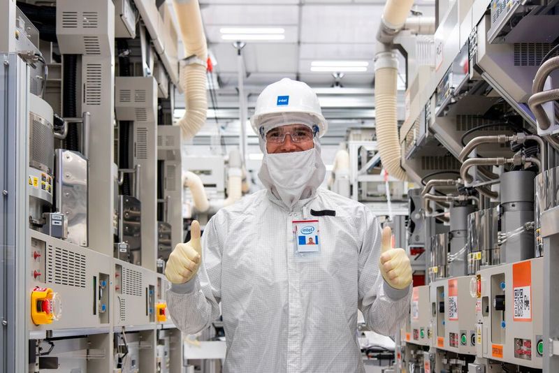 Intels neue Fab34: Impressionen aus dem Reinraum. (Bild: Intel Corporation)
