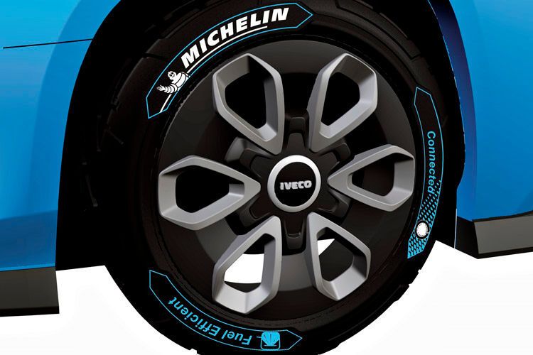 Der Z-Truck rollt auf besonders energieeffizienten Michelin-Reifen, die mit RFID-Chips ausgestattet sind. (Iveco)