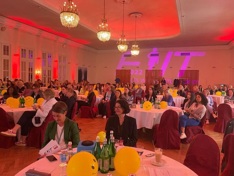 Der große Ballsaal war bereits bei der ersten Keynote gefüllt. (Bild: www.hamann.photo)