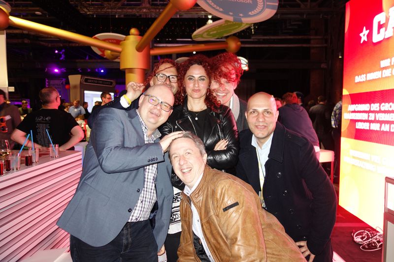 Nächstes Mal sind die Haare so lang, dass sie auch für die zweite Glatzkopf-Reihe reichen. (Bild: IT-BUSINESS)