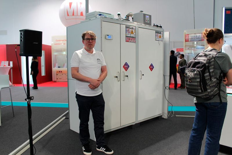 Sicherheitsschrank für die Lagerung von Lithium-Ionen-Batterien von Düperthal (Bild: Dominik Stephan)