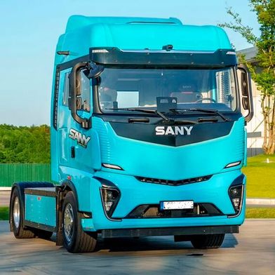 Daimler Trucks kämpft mit den Problemen der Branche und büßte schon viel Gewinn ein. Jetzt befürchtet man auch noch, dass die Chinesen mit Elektro-Lkw, wie diesem hier von Sany, mit Erfolg auf den europäischen Markt drängen könnten, wenn man nicht gegensteuert ... (Bild: Sany)