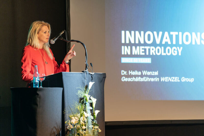 Firmenchefin Dr. Heike Wenzel eröffnete den Festakt mit einer Rede, in der sie unter anderem auf die Geschichte des Unternehmens zurückblickte. (Sebastian Löber)