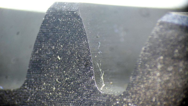 Bild 8: Vor dem Verunden und Glätten haben die Zahnflanken eines Zahnrads eine Rauigkeit Ra von 0,92.  (Bild: Otec)