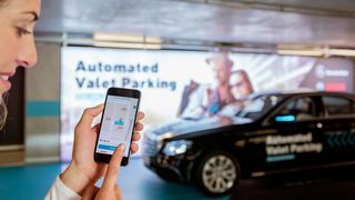 Daimler und Bosch haben ein Pilotparkhaus so umgerüstet, dass es sich für das fahrerlose Parken eignet. (Daimler)