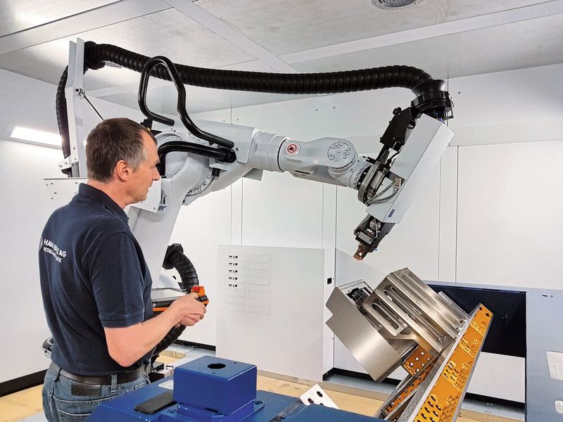 Qualität inbegriffen: Dank der ausgeklügelten Vorrichtungen des internen Werkzeugbaus können selbst dünne Bleche innert kürzester Zeit zum verzugsfreien Laserschweissen in Serien stabil und sicher aufgespannt werden.  (Bild: Hans Eberle AG)