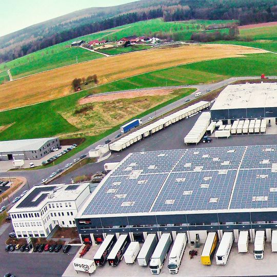 Das Bild zeigt nur einen Teil des riesigen „Reifen Krieg“-Geländes, in dem nun Tyroo ansässig ist.(Bild:  Reifen Krieg)