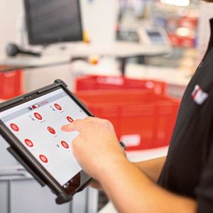 Ein digitales Tool des professionellen Ersatzteilmanagements ist das Wartungsmanagementsystem „TGW CMMS“.(Bild:  TGW)