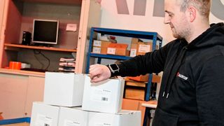 Maincor verzichtet bei der Kommissionierung jetzt komplett auf Papier. (Maincor)