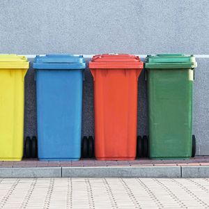 Wie gut recycelt Deutschland? 
Recycling spielt eine entscheidende Rolle im Umweltschutz und bei der Ressourcenschonung. Doch wie viel Neues entsteht tatsächlich aus unserem Abfall und in welchen Bereichen gibt es Verbesserungsbedarf? 
Das Umweltbundesamt hat den „Global Recycling Day“ 2024 genutzt, um einen Blick auf den aktuellen Stand des Recyclings für einige Stoffströme in Deutschland zu werfen. 
 (Bild: frei lizenziert)