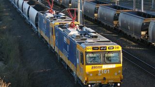 Siemens-Lokomotiven im Einsatz vor schweren Kohlezügen in Australien. (Bild: Siemens)