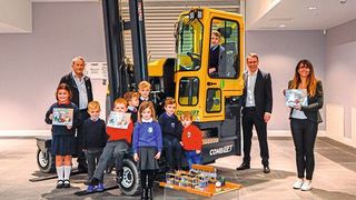 Mit dem Buch will Combilift den Nachwuchs ansprechen und Kinder zum Lesen motivieren. (Combilift)