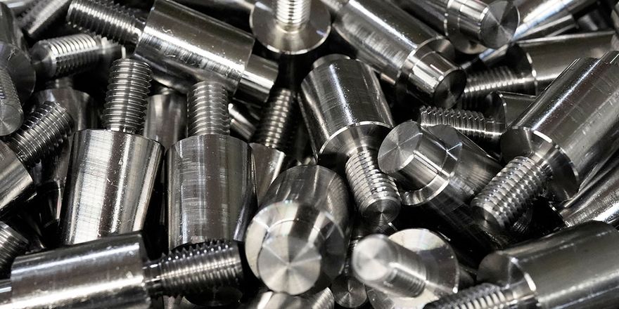 drehmaschine-mitarbeiter-neu (Hermann Kemper GmbH & Co. KG Fassondreherei)