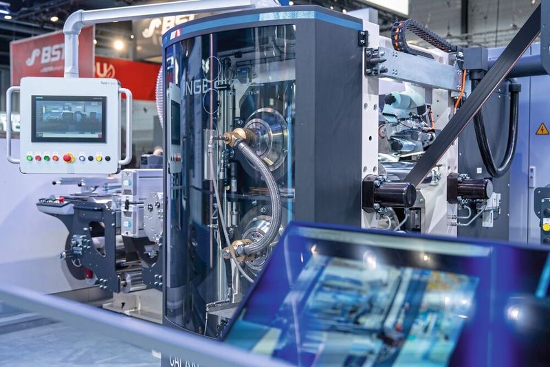 Die Kalander von Dürr Ingecal werden sowohl bei der Nassbeschichtung als auch bei der Trockenbeschichtung zur Verdichtung des Films genutzt. (Bild:  Dürr Systems AG)