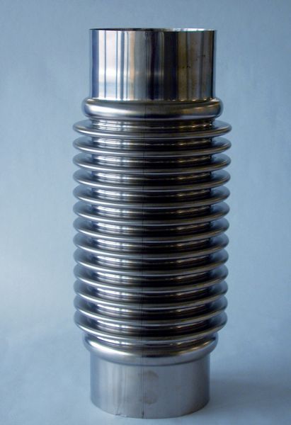 Bild 7: Formung der gefertigten Rohre zum Wellrohr bei flexibler Fertigung. (Archiv: Vogel Business Media)