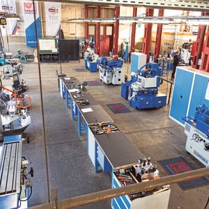 Prüfungsstrecke Zerspanungsmechaniker /Schleifmaschinensysteme: Außen-, Innen- und Flachschleifen.(Bild:  Knuth)