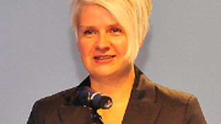 ZDK-Geschäftsführerin Birgit Behrens betonte in Ihrem Grußwort, dass der Kongress „Auto und Ausbildung – das Forum“ den Teilnehmern viele Anregungen für die Ausbildung in Schulen und Kfz-Betreiben bietet. (Archiv: Vogel Business Media)