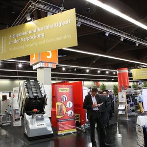 Already in 2011, the Powtech attracted professionals from food, pharam and mechanical process technologies.