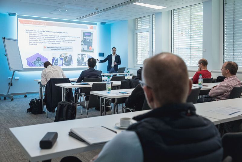 Unter dem Motto „Power of Electronics” versammelten wir am 18. und 19. Oktober 2022 sechs Elektronikkonferenzen in Würzburg: Entwicklerforum Leistungselektronik, DC/DC-Wandler-Tag, Schaltnetzteiletag, Batteriepraxis Forum, Praxisforum Elektrische Antriebstechnik und Cooling Days. Auch 2023 findet Power of Electronic statt. Merken Sie sich bereits jetzt den Termin vor: 17. bis 18. Oktober 2023.  (Bild: Stefan Bausewein )