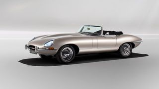 Jaguar E-Type Zero: Dieser Oldtimer fährt rein elektrisch. Nach der Konzeptvariante sollen nun auch andere Kundenfahrzeuge elektrifiziert weren.  (Jaguar)