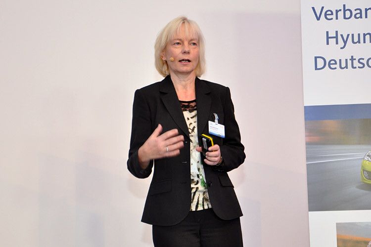 Verbandsgeschäftsführerin Antje Woltermann berichtete von der „unendlichen Geschichte“ der Händlerrichtlinien 2013. (Foto: Wehner)