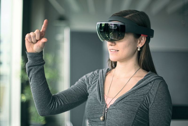 Produkte lassen sich virtuell erproben, auch wenn sie noch nicht in der Realität gefertigt worden sind. Virtuelle Realität hilft bei der Gestaltung von Usability und führt zu guter User Experience. (HDM Stuttgart)