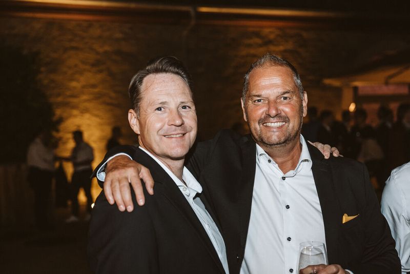 Die beiden Herren genießen einen entspannten Abend: Markus Hollerbaum (l., Siewert u. Kau) und Thomas Peter (REINER SCT) (Bild: REINER SCT)