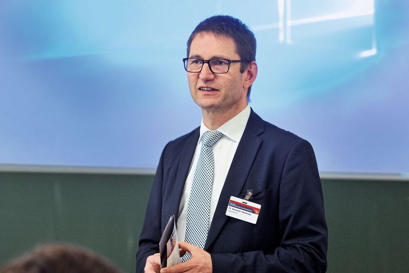 Dr.-Ing. Alexander Olowinsky, Gruppenleiter Mikrofügen am Fraunhofer-ILT: „Das Thema Elektromobilität bewegt uns alle. Der Laser wird dabei eine Schlüsselrolle spielen.“  (Bild: Fraunhofer-ILT)