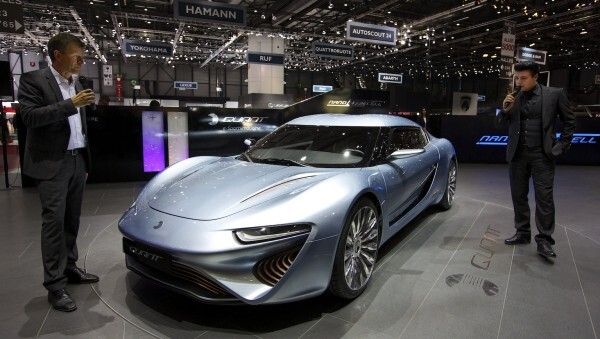 Dier elektrisch angetriebene Supersportwagen Quant: mit einer maximalen Gesamtleistung von 680 kW und einer Höchstgeschwindigkeit von 380 km/h – und einer rein elektrischen Reichweite von 600 km (nanoFLOWCELL)