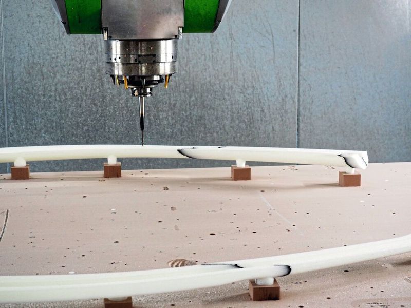 Mounted in the fixture is Rohacell for a show car. (Source: F. Zimmermann)